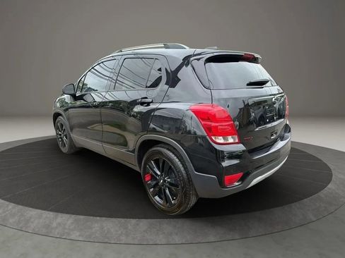Used 2020 Chevrolet Trax LT w/ Sun & Sound Package FWD image 7