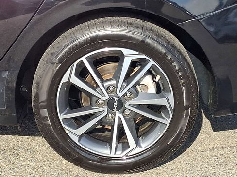 Used 2023 Kia Forte LXS w/ LXS Technology Package image 7