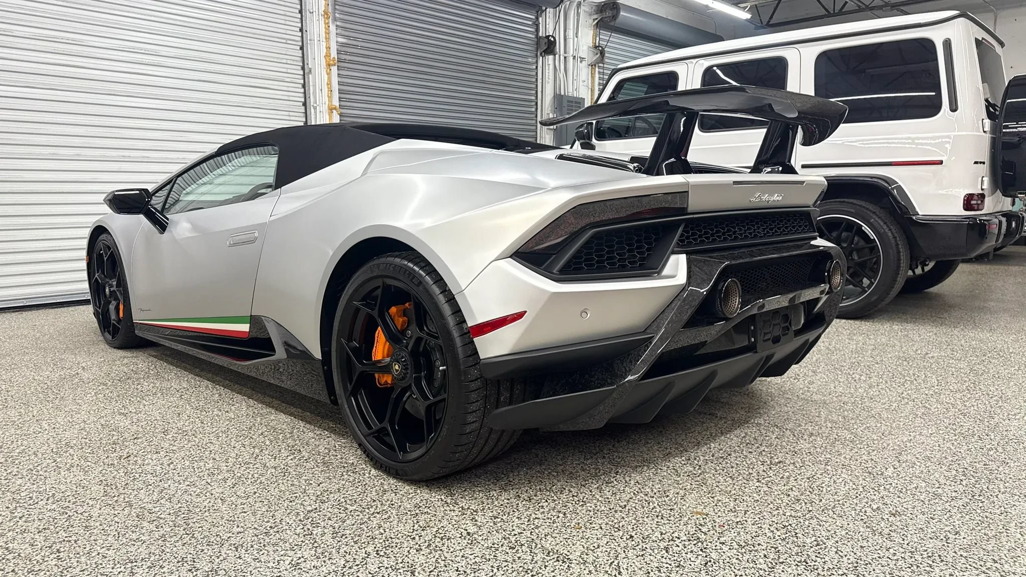 Used 2018 Lamborghini Huracan Performante AWD/4WD image 10