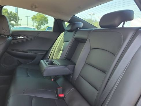 Used 2018 Chevrolet Malibu LT w/ Leather Package FWD image 19