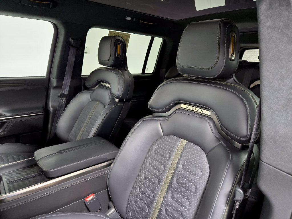 Used 2025 Rivian R1S Adventure Dual AWD/4WD image 11