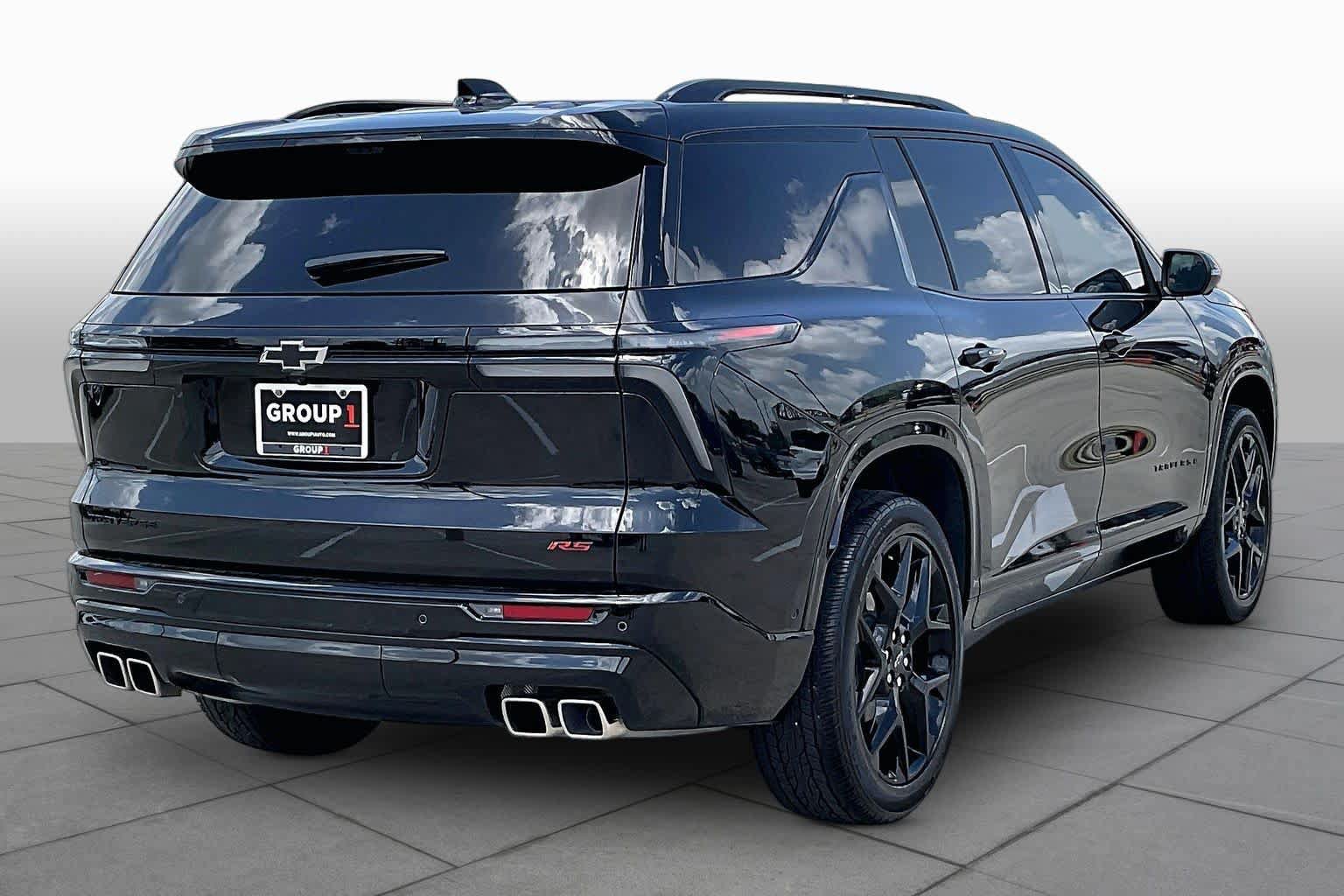 Used 2024 Chevrolet Traverse RS FWD image 13