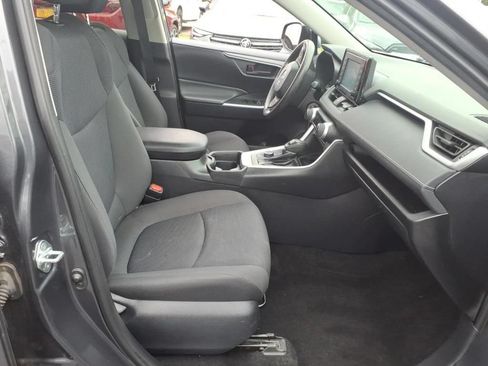 Used 2019 Toyota RAV4 LE w/ Carpet Mat Package AWD/4WD image 6