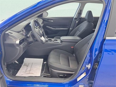 Used 2025 Nissan Altima 2.5 SV image 17