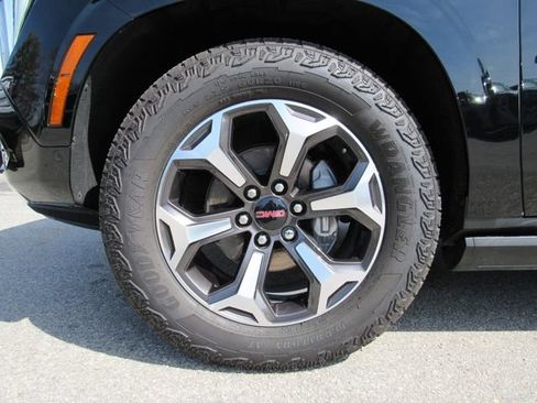 Used 2025 GMC Yukon XL AT4 Ultimate AWD/4WD image 9