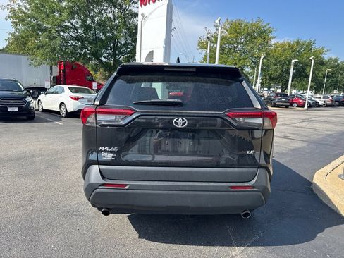 Used 2022 Toyota RAV4 LE FWD image 4