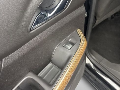 Used 2022 GMC Acadia SLE image 33