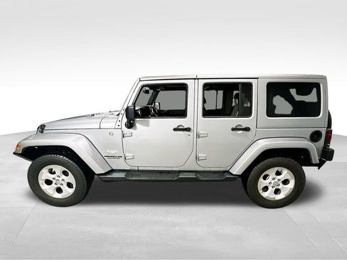 Used 2014 Jeep Wrangler Unlimited Sahara w/ Dual Top Group AWD/4WD image 7