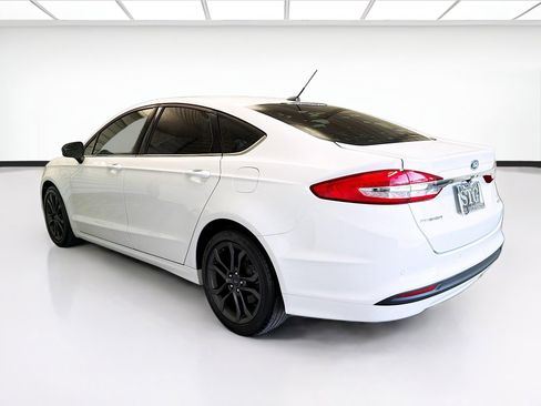 Used 2018 Ford Fusion SE w/ Equipment Group 201A FWD image 6