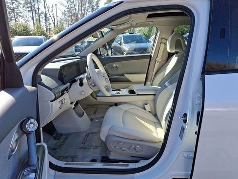 Used 2025 Genesis GV60 RWD image 11