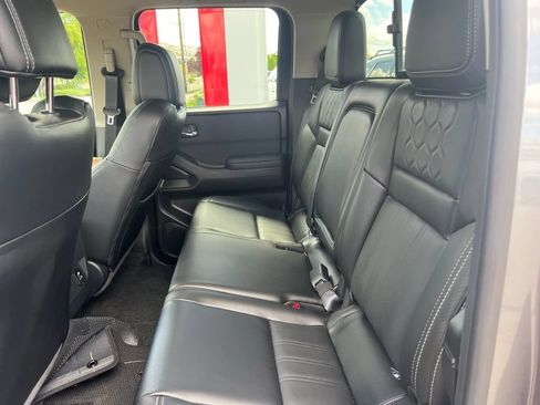 Used 2024 Nissan Frontier SL w/ Technology Package AWD/4WD image 8