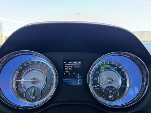 Used 2014 Chrysler 300 C w/ Beats Audio Group RWD image 27