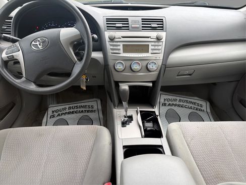 Used 2010 Toyota Camry LE FWD image 16