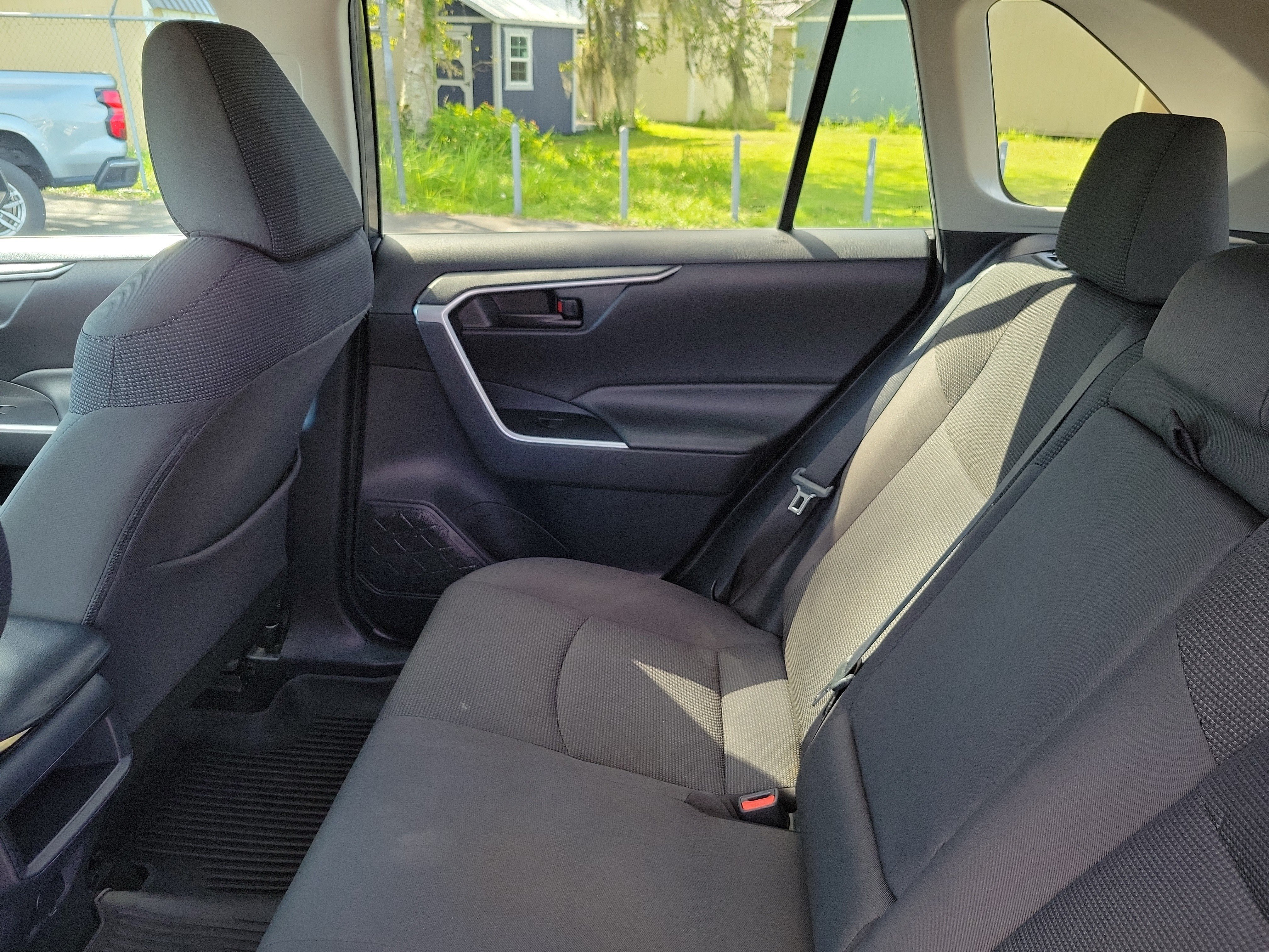 Used 2019 Toyota RAV4 LE FWD image 19