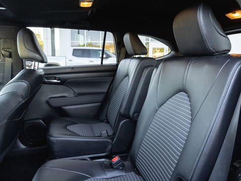 Certified 2025 Toyota Highlander XSE image 27