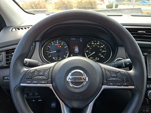 Used 2020 Nissan Rogue Sport SV image 18