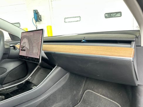 Used 2020 Tesla Model 3 Standard Range Plus image 14