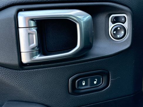 Used 2025 Jeep Wrangler Unlimited Rubicon 392 image 13