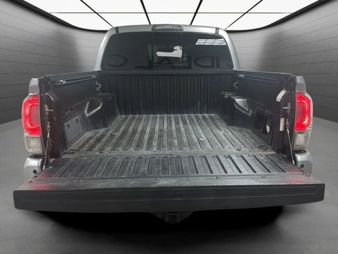 Used 2017 Toyota Tacoma Limited w/ Tow Package AWD/4WD image 20