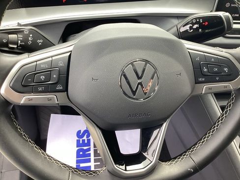 Used 2026 Volkswagen Tiguan SE AWD/4WD image 12