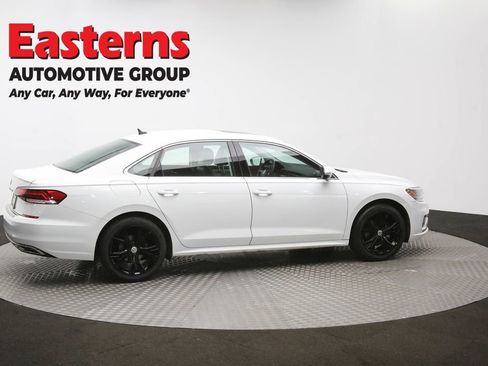 Used 2022 Volkswagen Passat 2.0T SE image 41