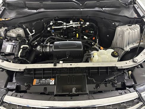 Used 2023 Ford Explorer XLT AWD/4WD image 25
