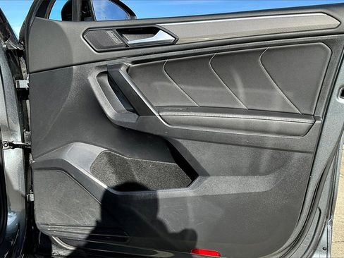 Used 2022 Volkswagen Tiguan SE R-Line image 24