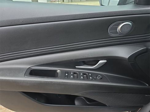 Certified 2023 Hyundai Elantra Limited image 25