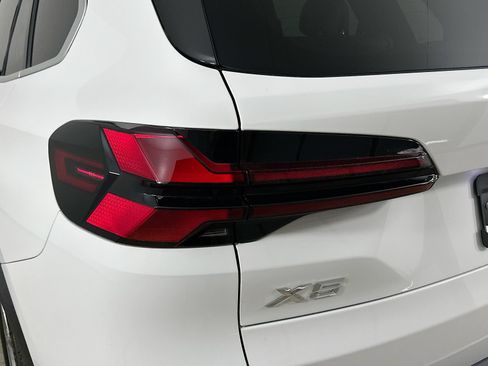 Used 2024 BMW X5 xDrive40i w/ Parking Assistance Package AWD/4WD image 12