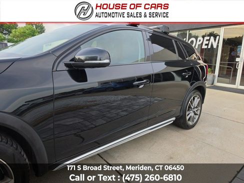 Used 2017 Volvo V60 T5 Cross Country w/ Climate Package AWD/4WD image 18
