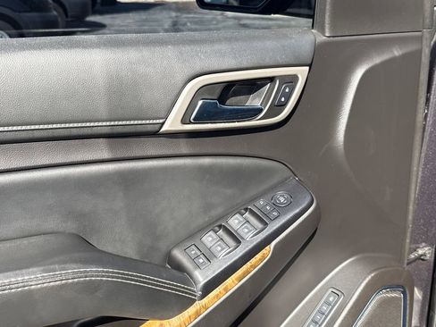 Used 2017 GMC Yukon XL Denali image 17