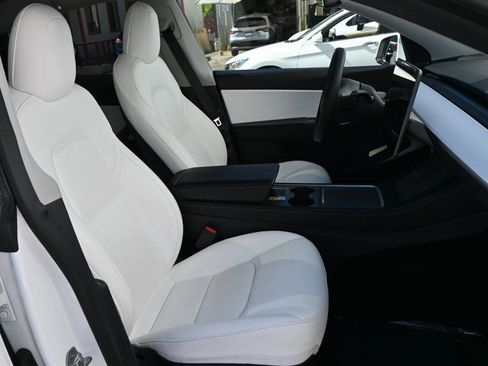 Used 2021 Tesla Model Y Long Range image 15