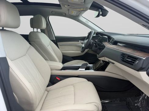 Used 2019 Audi e-tron Prestige AWD/4WD image 36