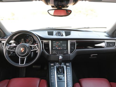 Used 2018 Porsche Macan GTS image 30