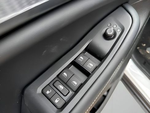 New 2025 Jeep Grand Cherokee L Altitude image 27