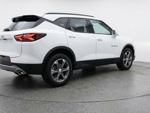 Used 2025 Chevrolet Blazer LT FWD image 9