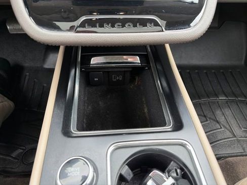 Used 2020 Lincoln Corsair FWD w/ Premium Package image 19