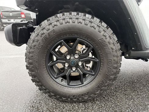 Used 2025 Jeep Wrangler Willys image 12