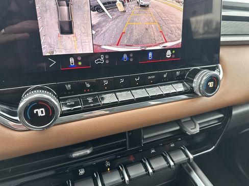 Certified 2025 GMC Canyon AT4 w/ Technology Plus Package image 18