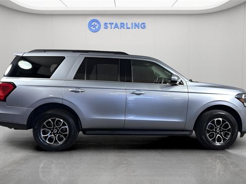 Used 2024 Ford Expedition XLT image 11