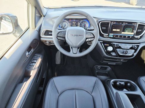 New 2026 Chrysler Pacifica Select w/ S Appearance Package FWD image 11