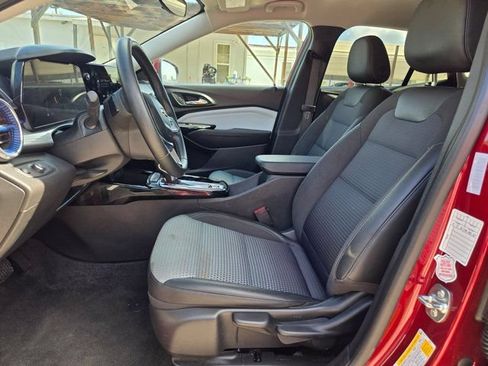 Used 2025 Chevrolet Trax LT w/ LT Convenience Package FWD image 23
