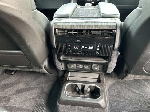 Used 2022 Jeep Wagoneer Series II w/ Convenience Group I AWD/4WD image 13
