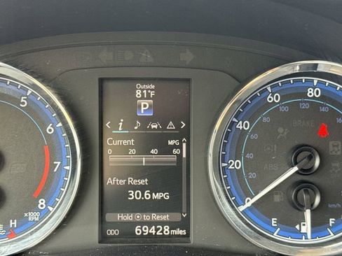 Used 2017 Toyota Corolla SE w/ SE Premium Package FWD image 14