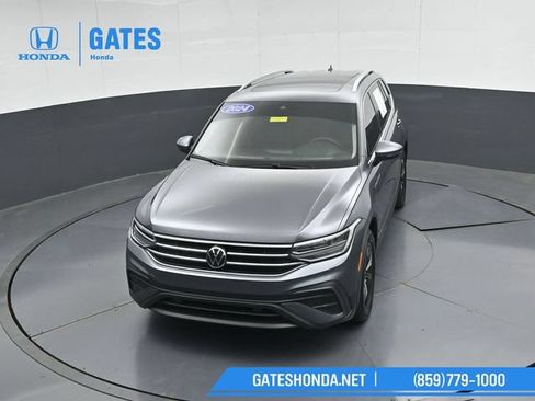 Used 2024 Volkswagen Tiguan SE FWD image 52