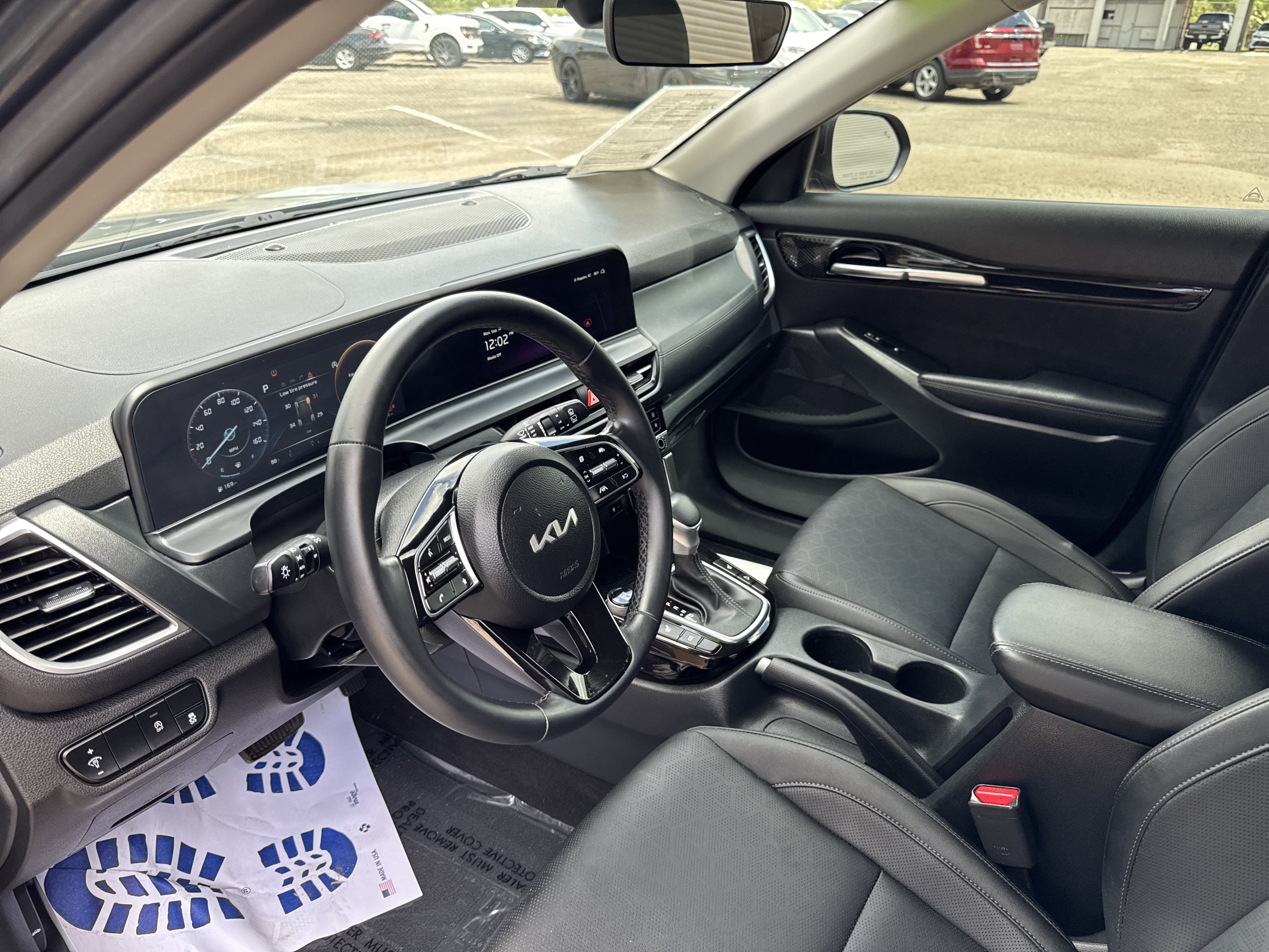 Used 2024 Kia Seltos EX FWD image 18