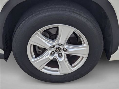 Used 2020 Toyota Highlander L image 3