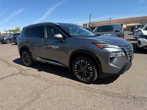 Used 2024 Nissan Rogue Platinum w/ Platinum Premium Package FWD image 3