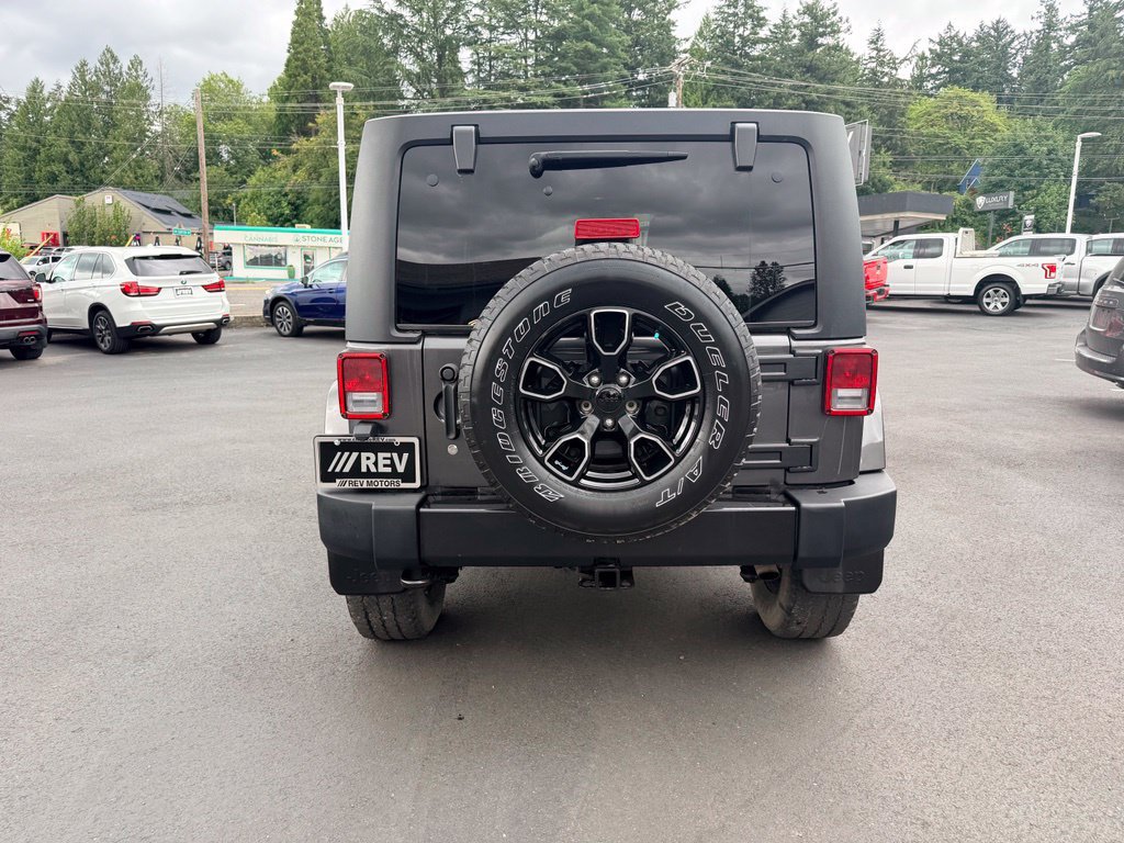 Used 2018 Jeep Wrangler Unlimited Sahara w/ Max Tow Package AWD/4WD image 4