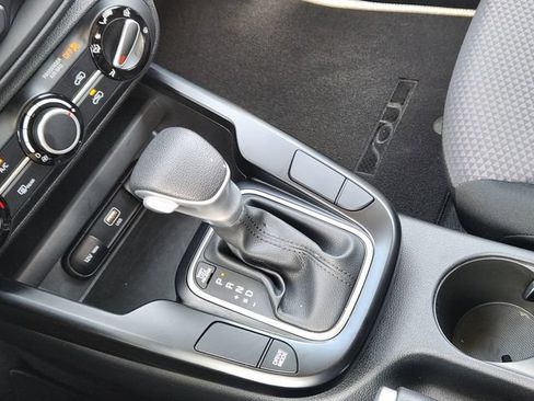 Certified 2025 Kia Soul LX w/ LX Technology Package FWD image 21